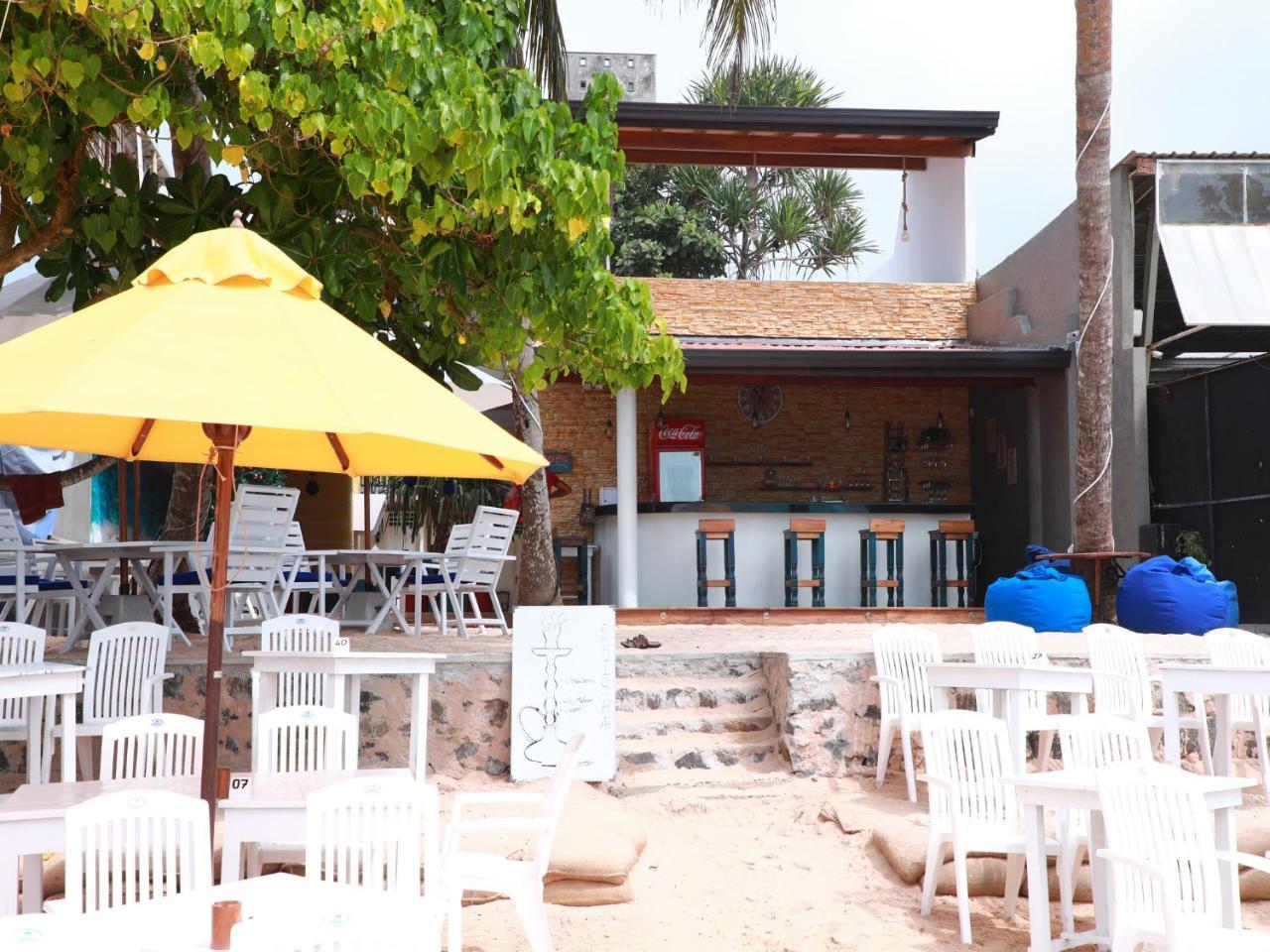Fresh Wave Mirissa - Beach Front Екстер'єр фото