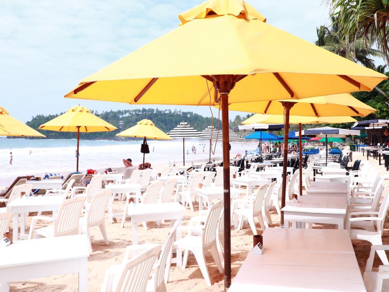 Fresh Wave Mirissa - Beach Front Екстер'єр фото