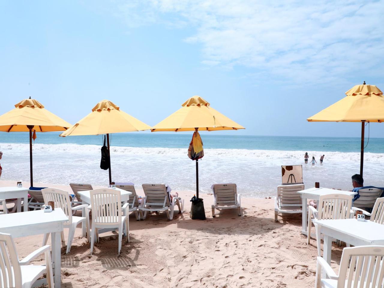 Fresh Wave Mirissa - Beach Front Екстер'єр фото
